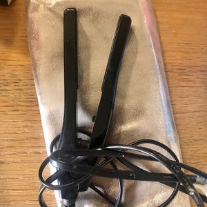 Travel hair straightener